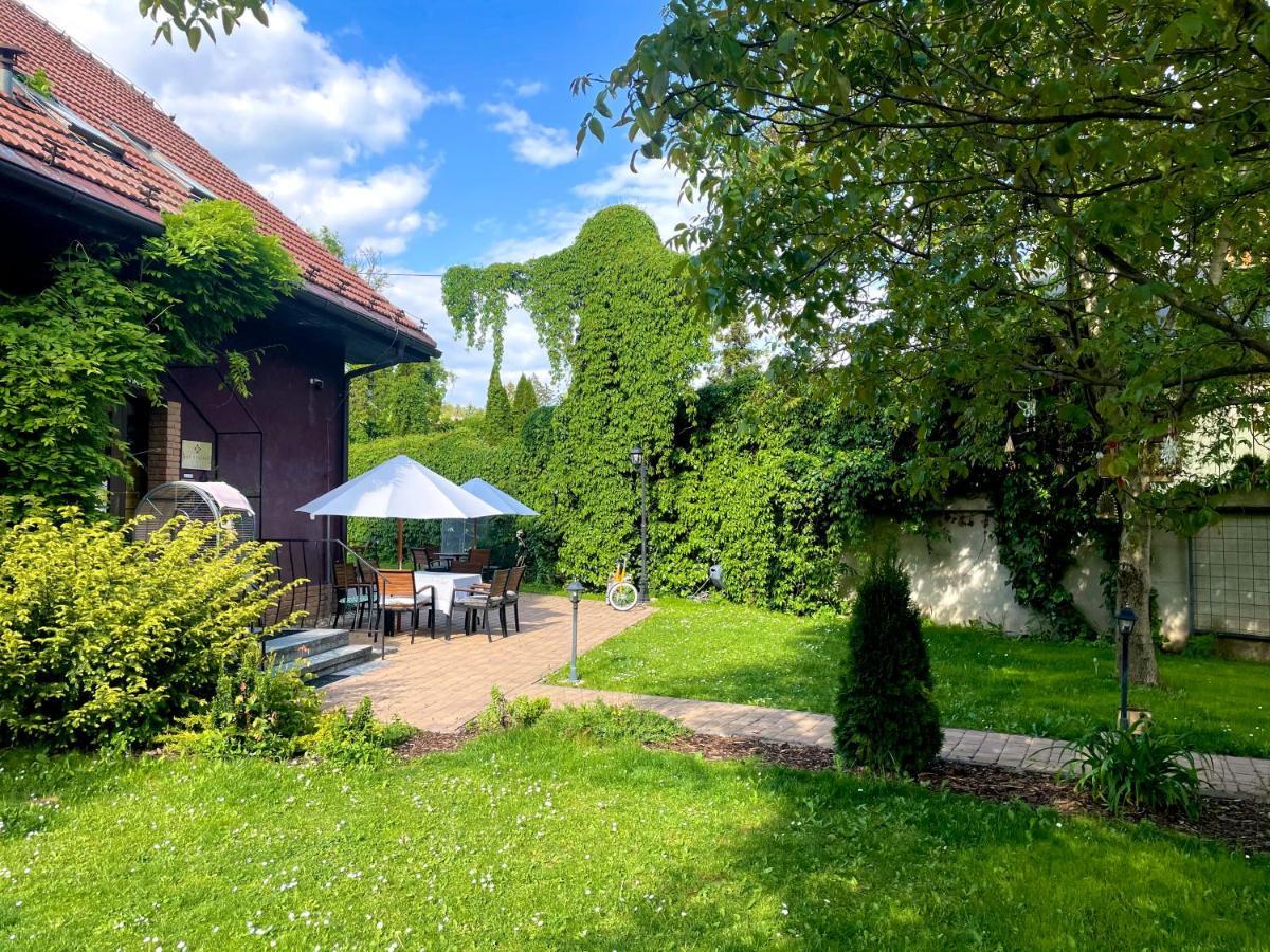 Art Pension Dans Le Parc Banská Bystrica Exterior foto